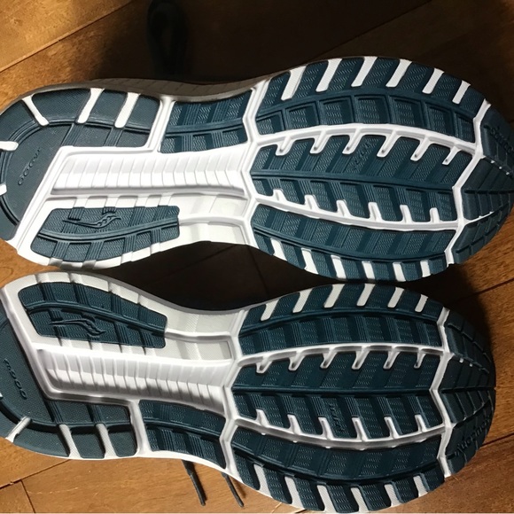 NEW…unisex, Saucony Breakthru 4, US 9 (F), US 7 (M), EUR 40. - Picture 2 of 6